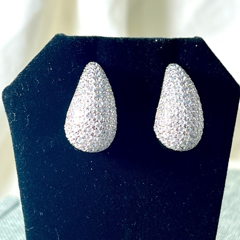 Fashion Jewelry Ladys 1” Inch Drops Covered In CZ Stones/ Simulated Diamonds☑️